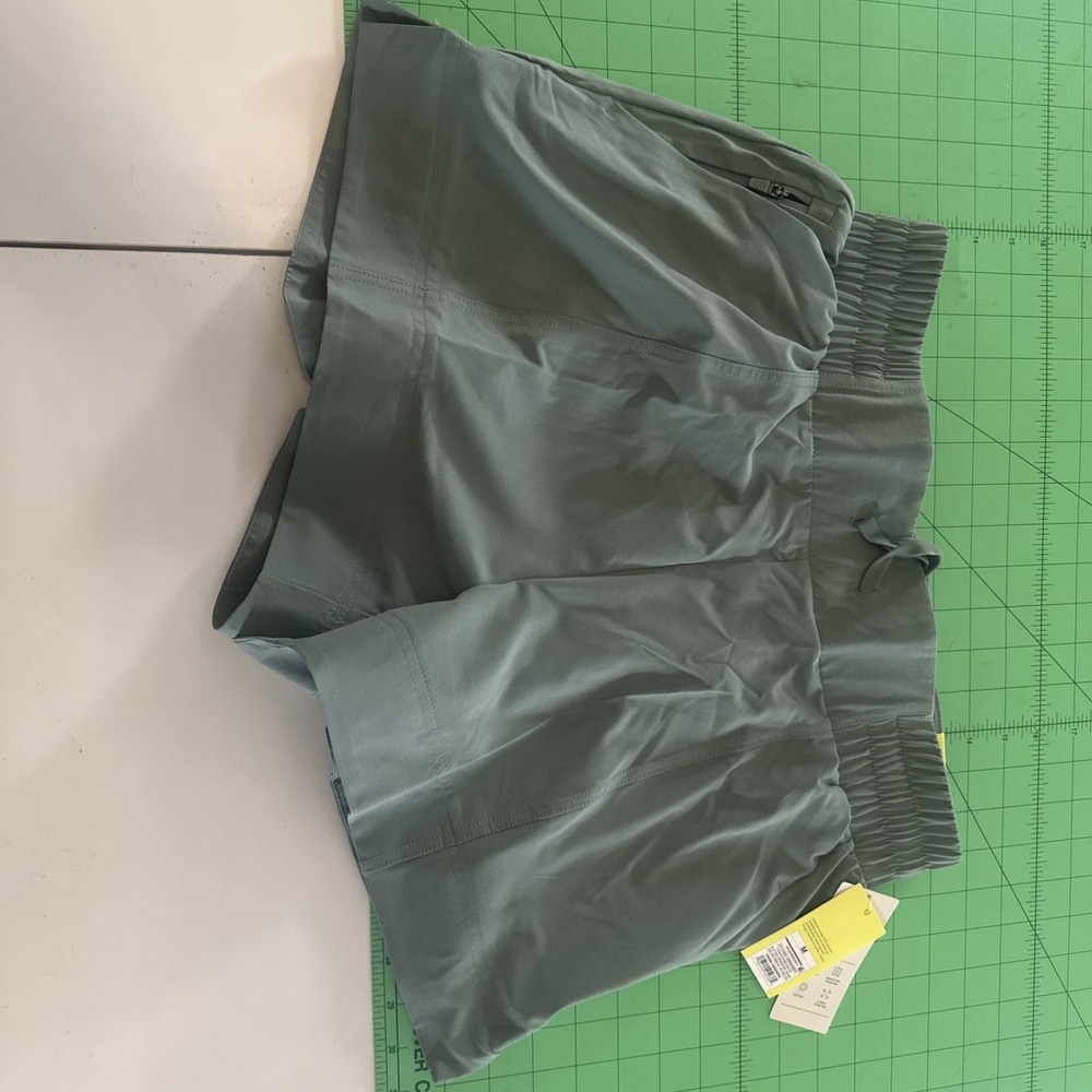 All In Motion Women's Active Mid Rise Woven Shorts MEDIUM 4" Sage Green New